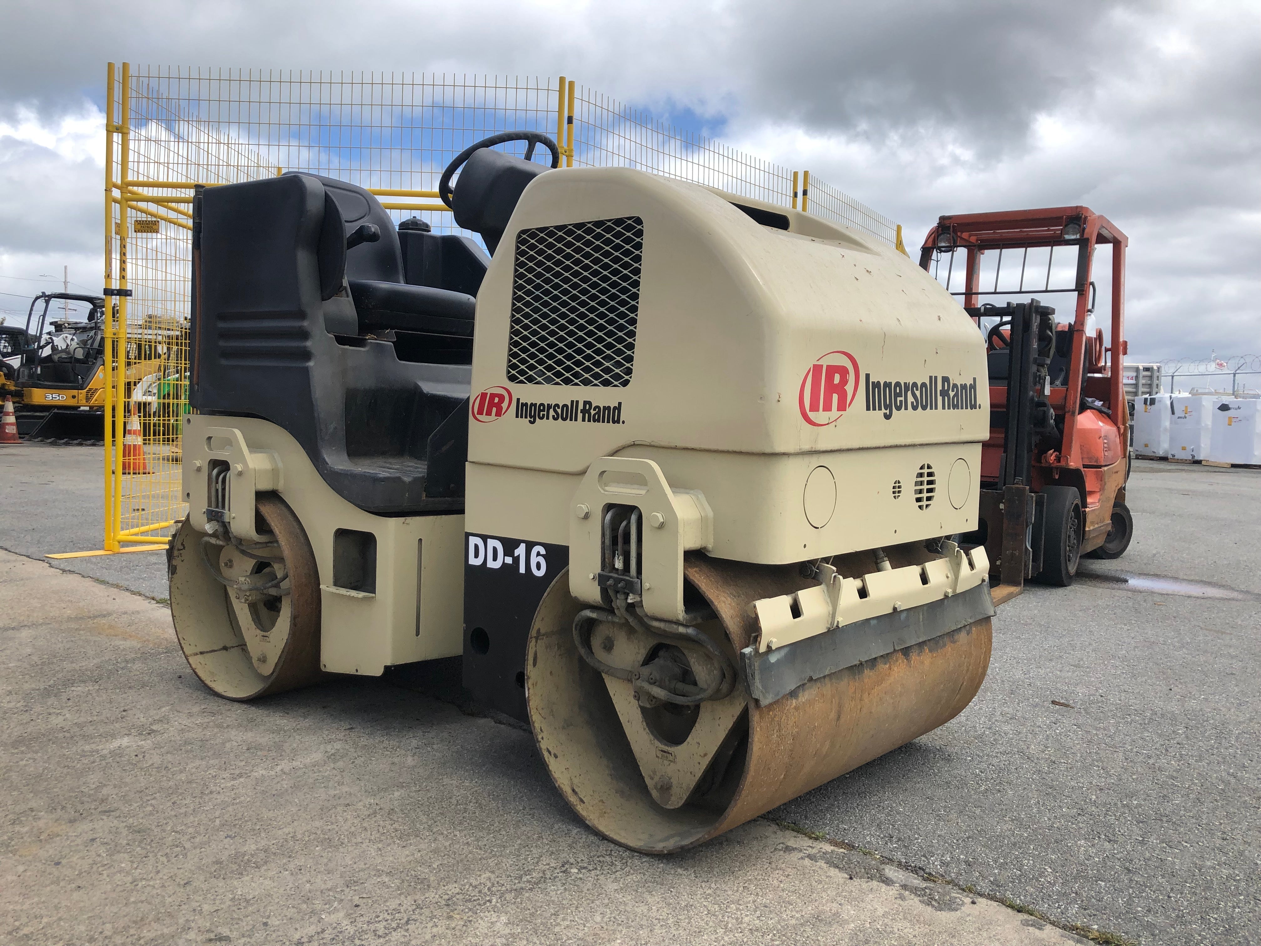 Irroller Ingersoll-Rand DD-16 Vibratory Double Drum Roller