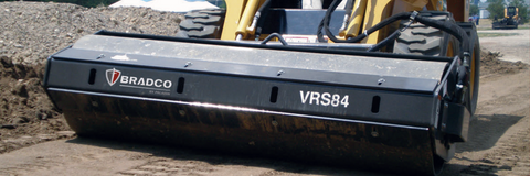 ROULEAU VIBRATOIRE LISSE BRADCO 84"